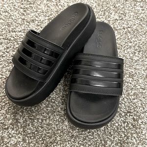 ADILETTE PLATFORM SLIDES Black size 6